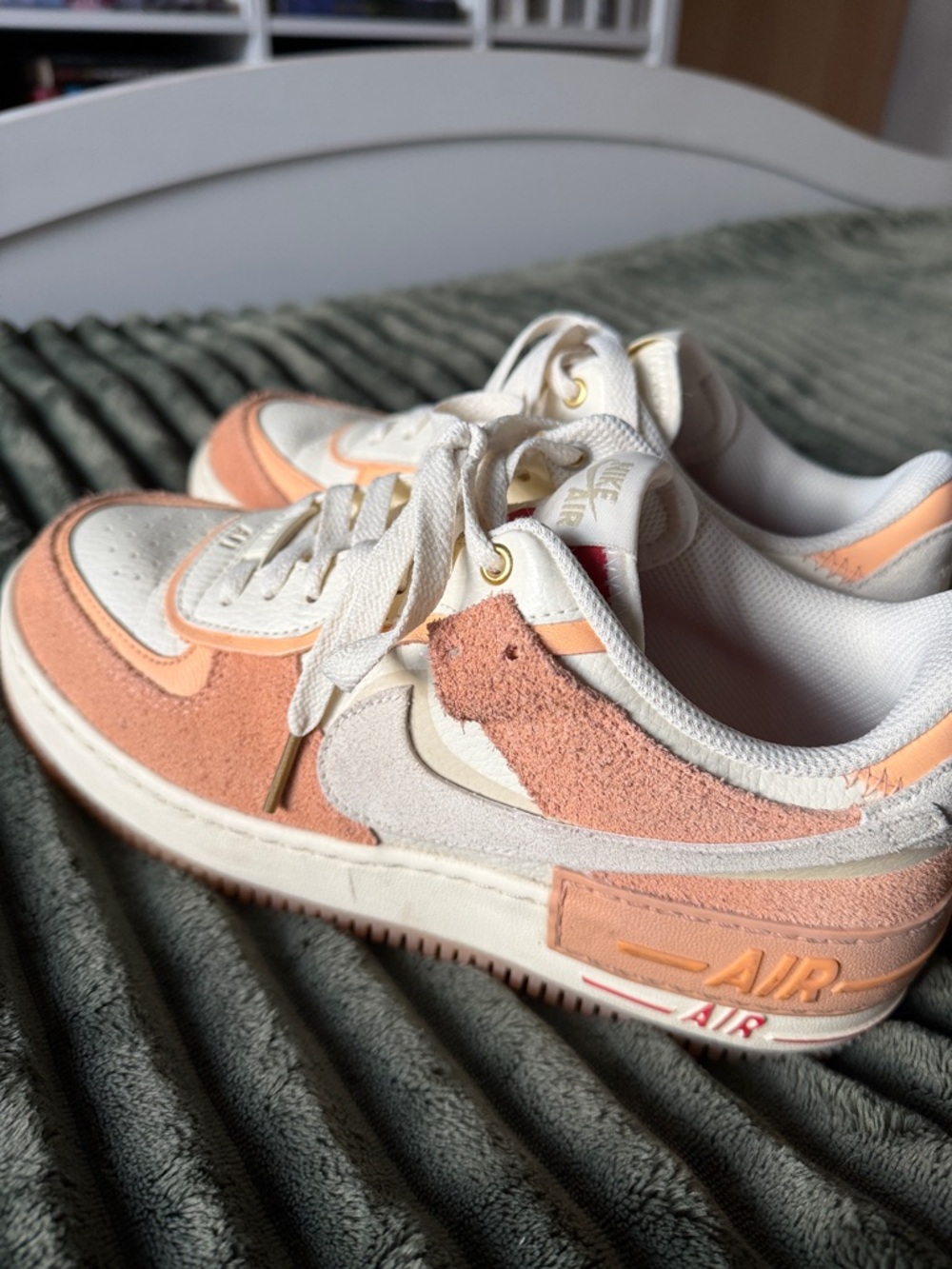 Nike Suede Air Force 1 Sneakers Cream & Peach - Picture 3 of 5